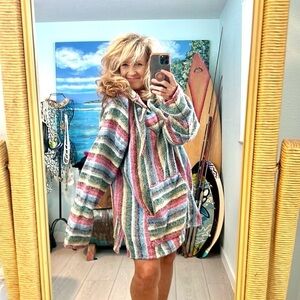 Artesanias Sweater, Size XXLarge
Mexican Hoodie Pullover, Excellent Condition